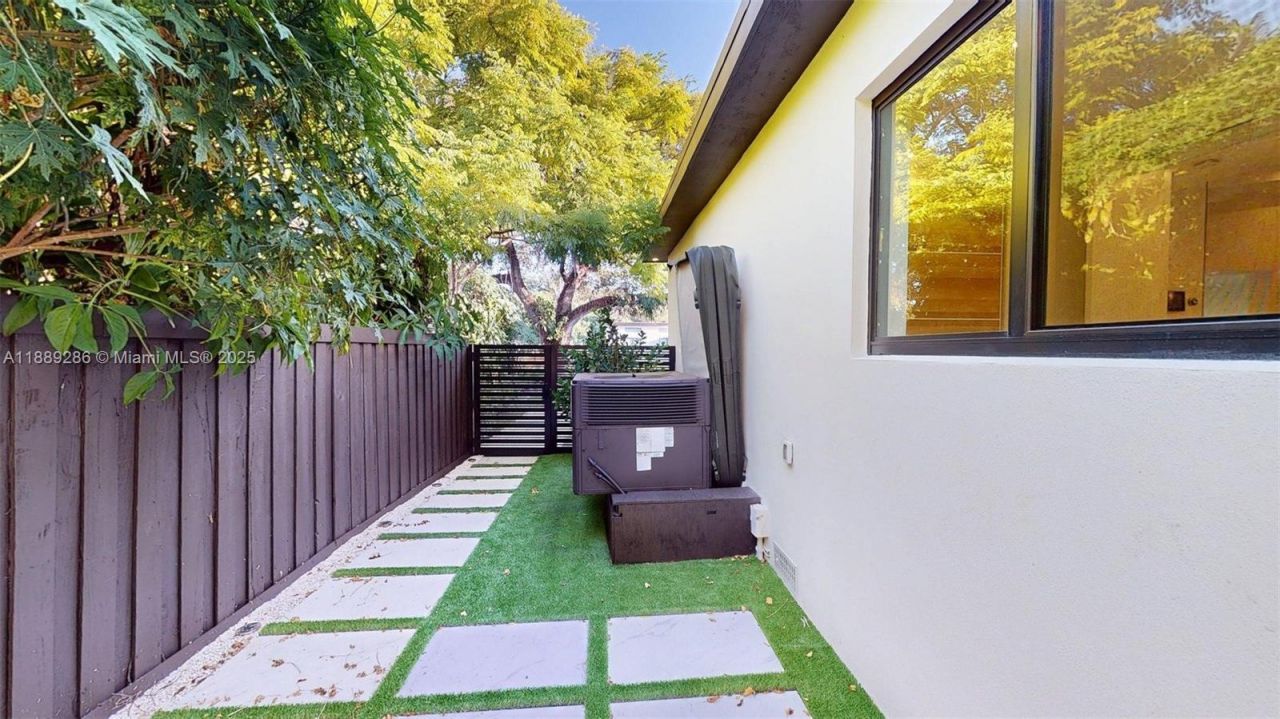 641 Nightingale Ave, Miami Springs, FL 33166 Photo