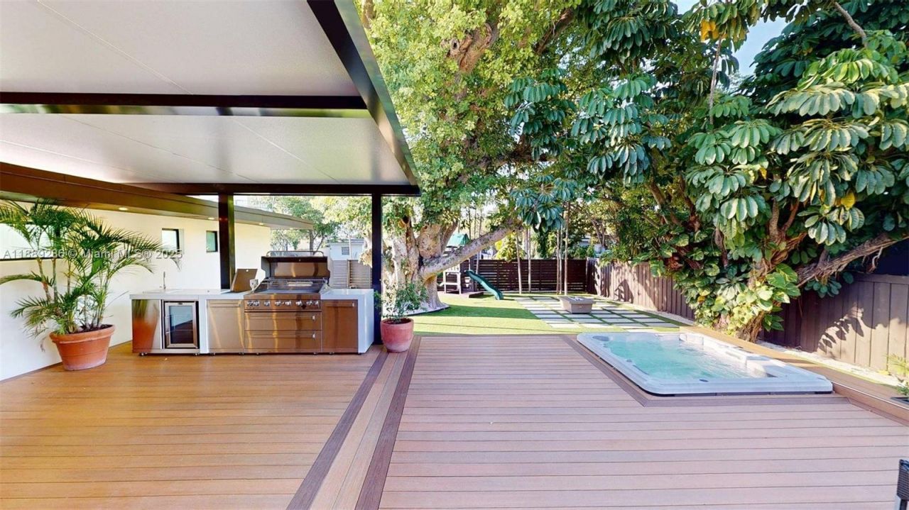 641 Nightingale Ave, Miami Springs, FL 33166 Photo