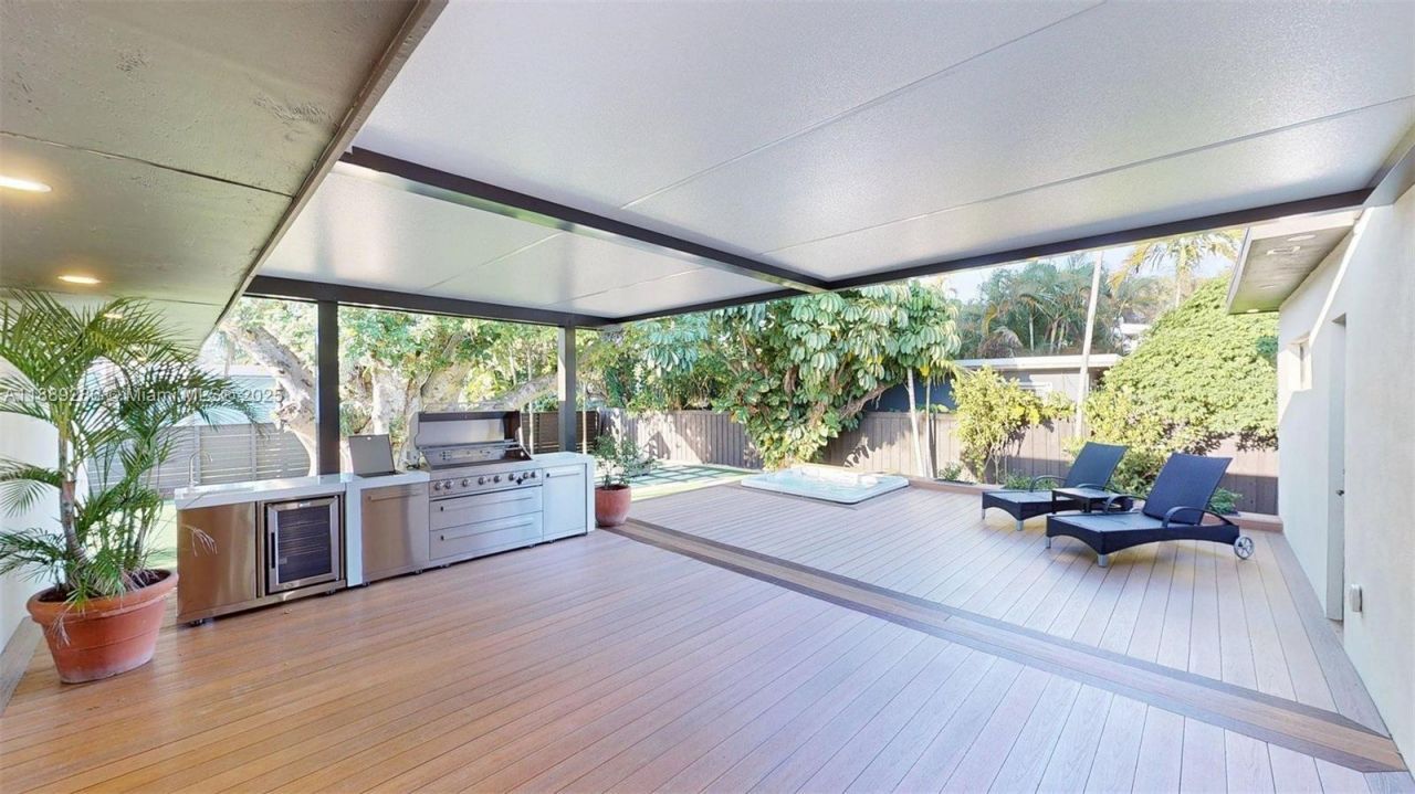 641 Nightingale Ave, Miami Springs, FL 33166 Photo