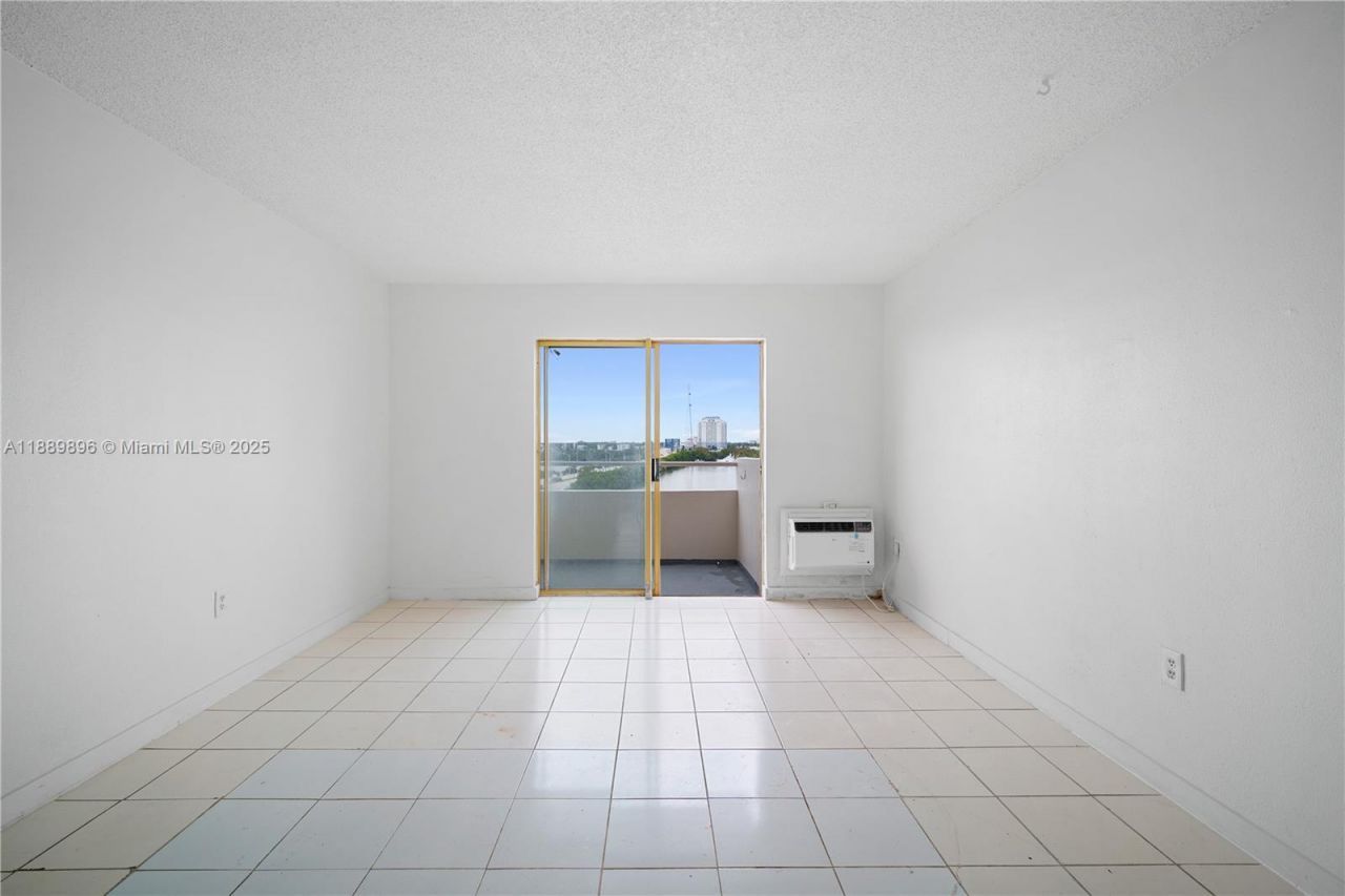 7904 West Dr, Unit 605, North Bay Village, FL 33141 Photo