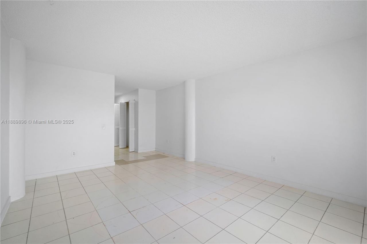 7904 West Dr, Unit 605, North Bay Village, FL 33141 Photo