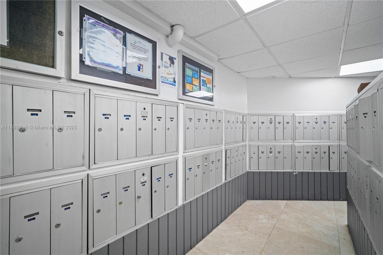 7904 West Dr, Unit 605, North Bay Village, FL 33141 Photo