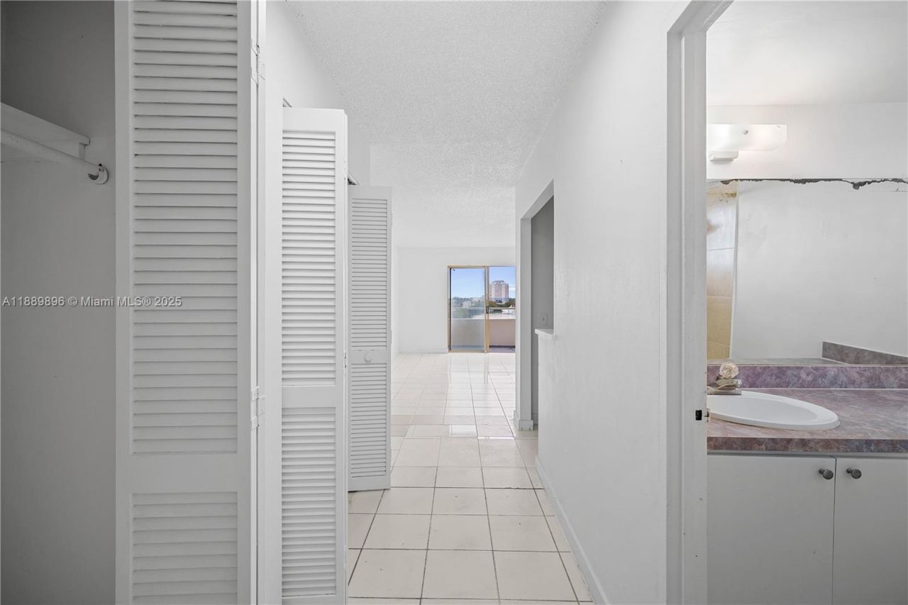 7904 West Dr, Unit 605, North Bay Village, FL 33141 Photo