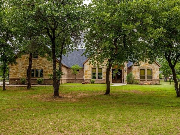 106 Treeline Court, Lipan, TX 76462