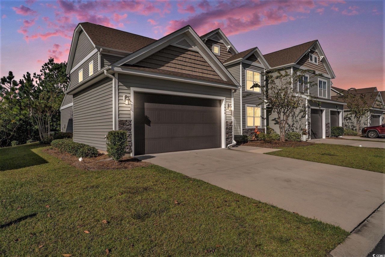 196 Machrie Loop Photo 1