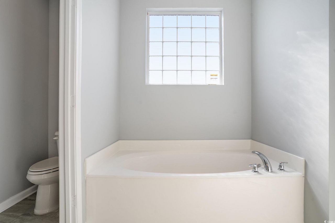 196 Machrie Loop Photo 14