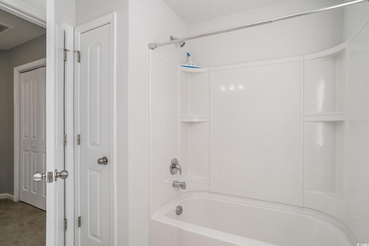 196 Machrie Loop Photo 19