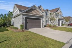 196 Machrie Loop photo 4