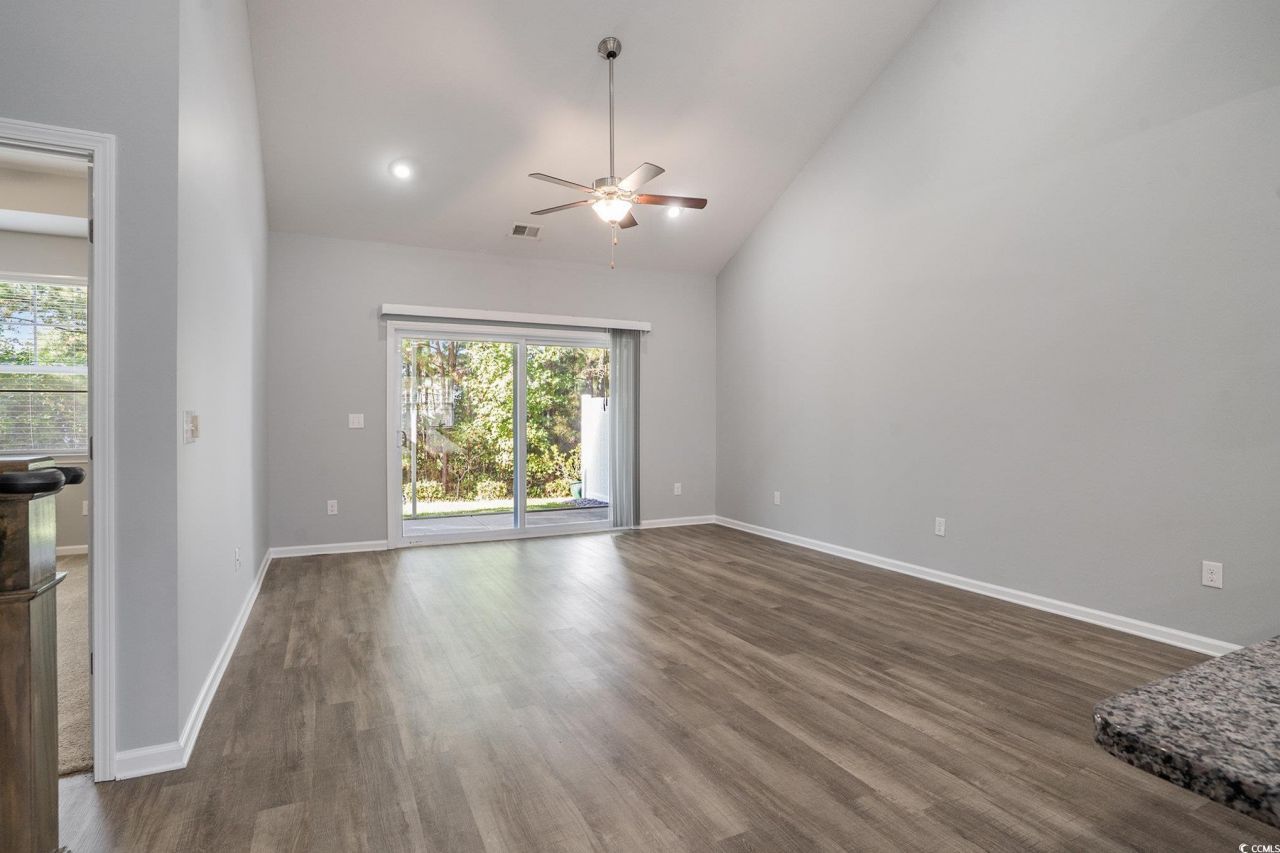 196 Machrie Loop Photo 3