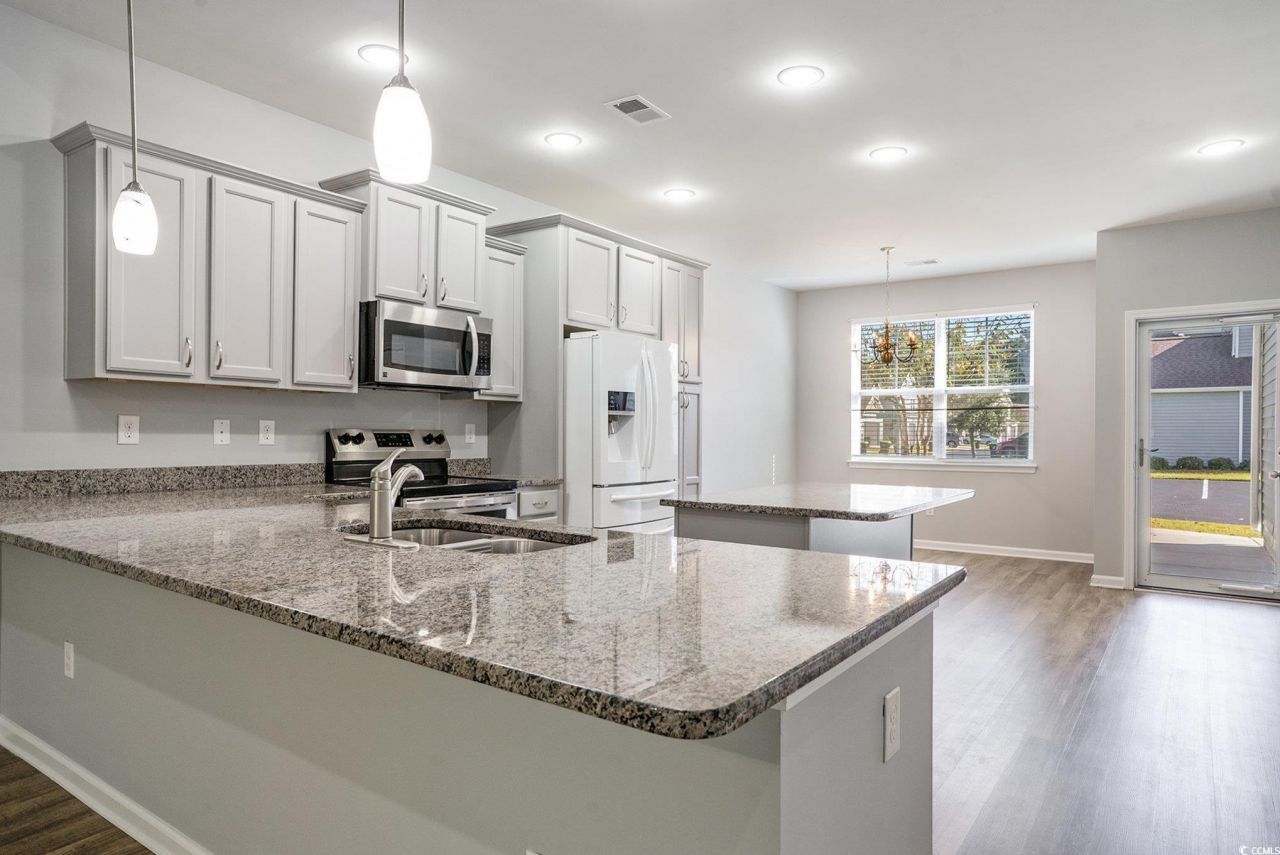 196 Machrie Loop Photo 5