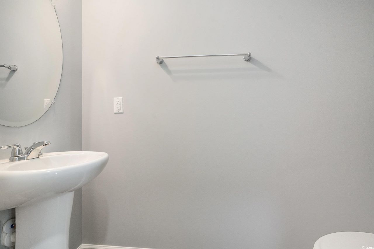 196 Machrie Loop Photo 8