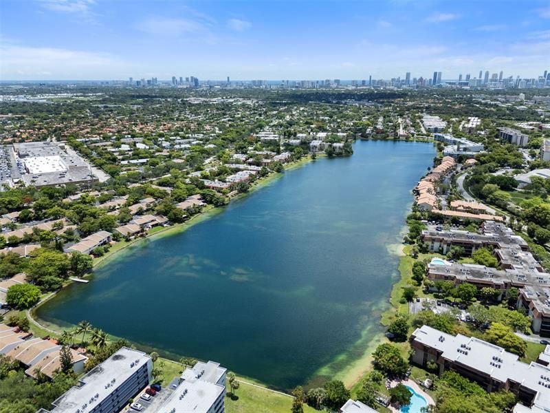 441 NE 195th Street, Unit 302, Miami, FL 33179 Photo