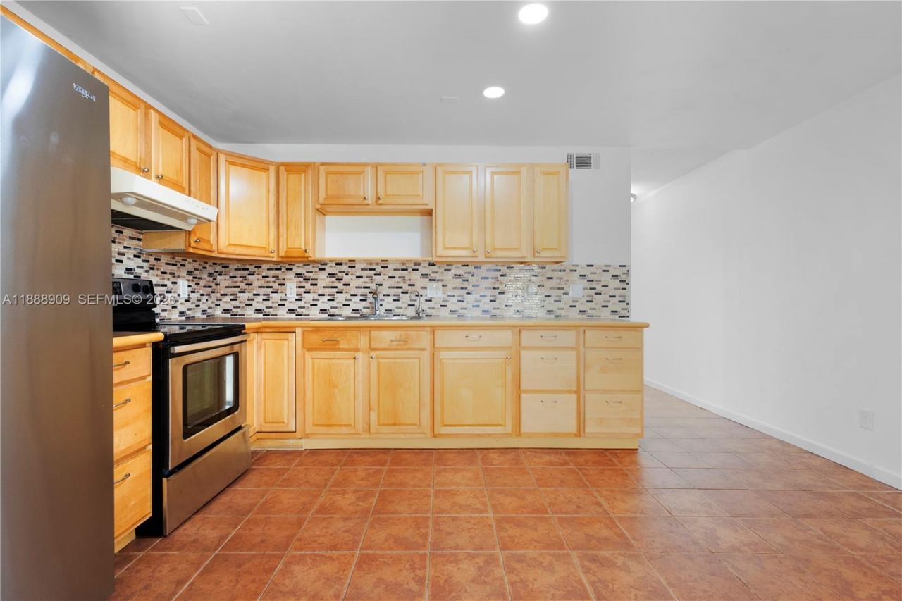 5216 NE 6th Ave, Unit B3, Oakland Park, FL 33334 Photo