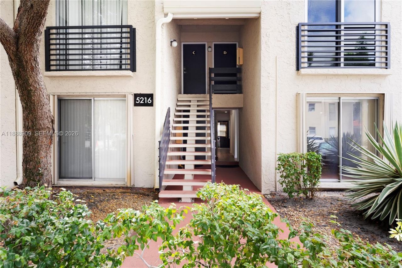 5216 NE 6th Ave, Unit B3, Oakland Park, FL 33334 Photo