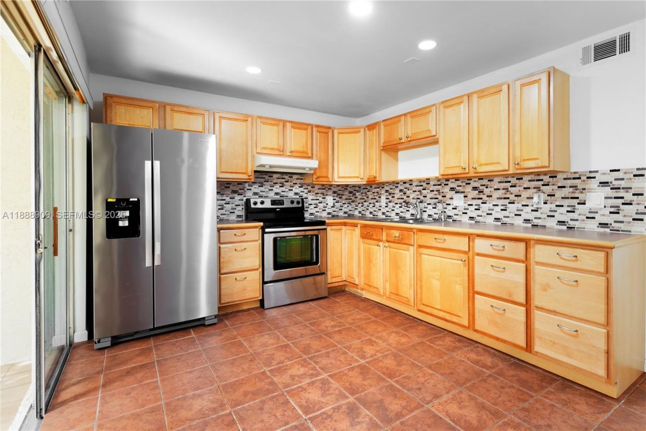 5216 NE 6th Ave, Unit B3, Oakland Park, FL 33334 Photo