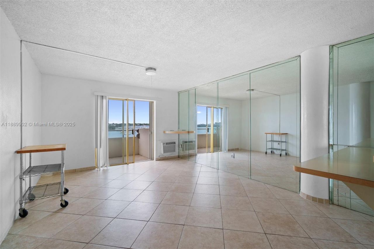 7904 West Dr, Unit 405, North Bay Village, FL 33141 Photo