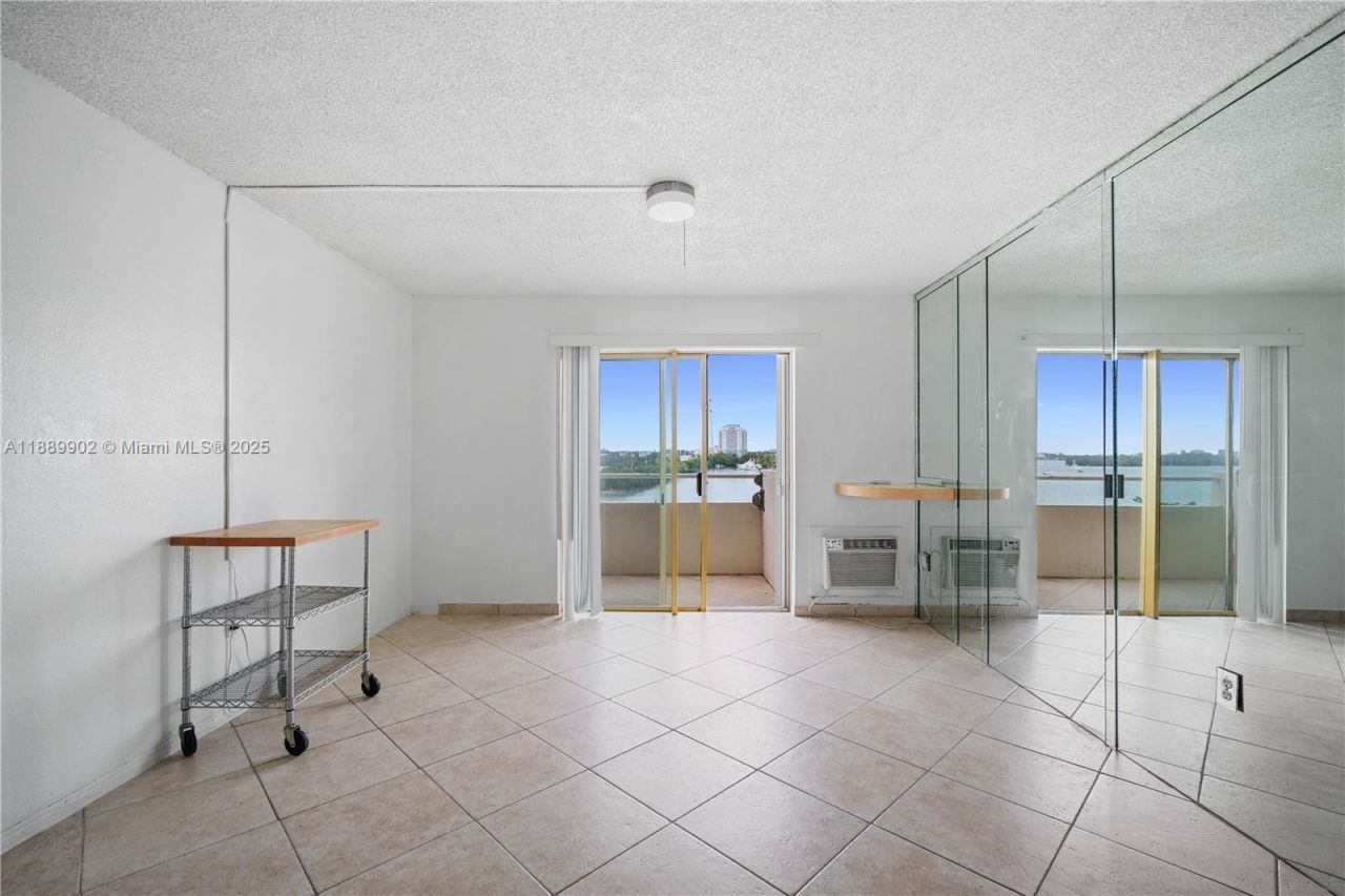 7904 West Dr, Unit 405, North Bay Village, FL 33141 Photo