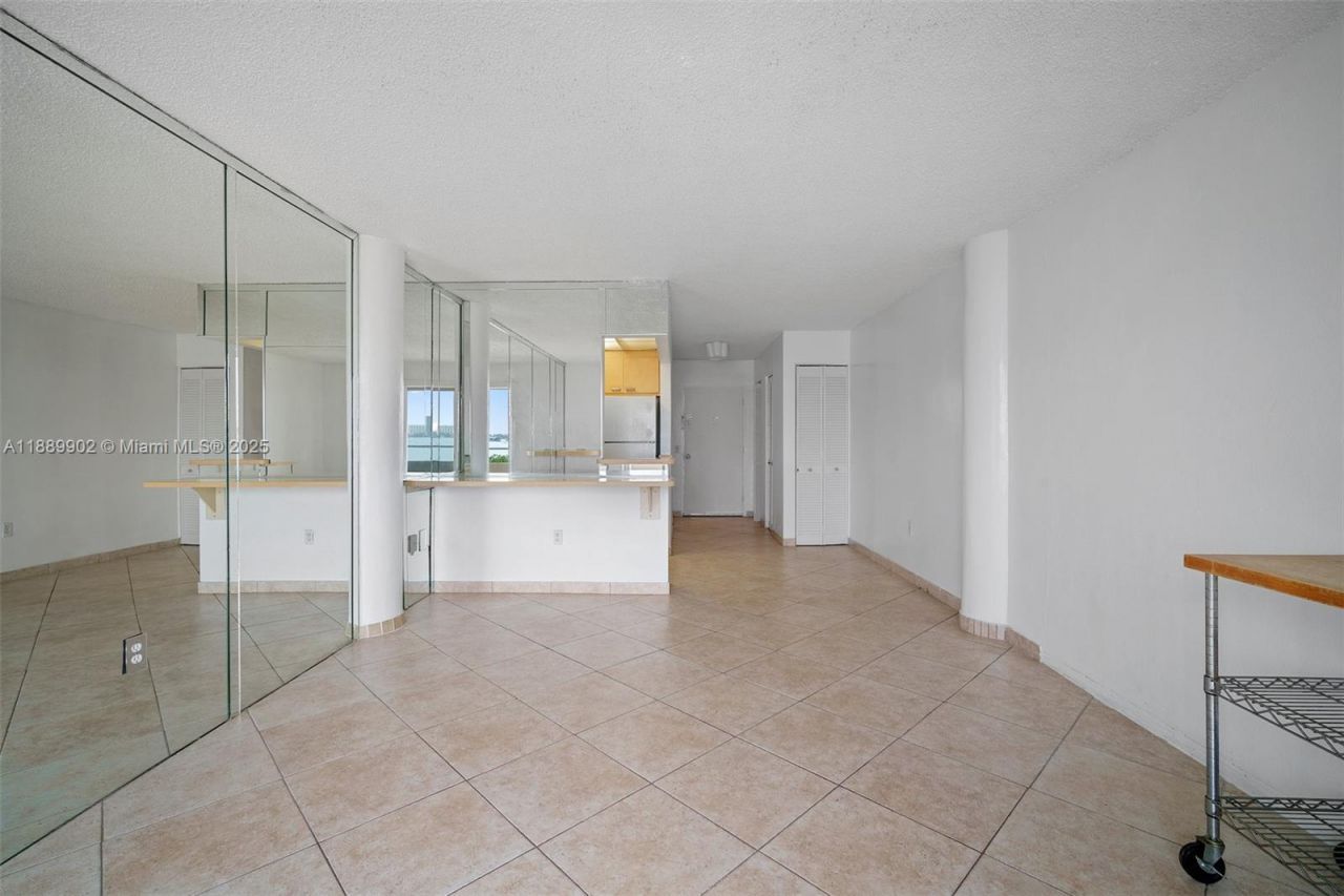 7904 West Dr, Unit 405, North Bay Village, FL 33141 Photo