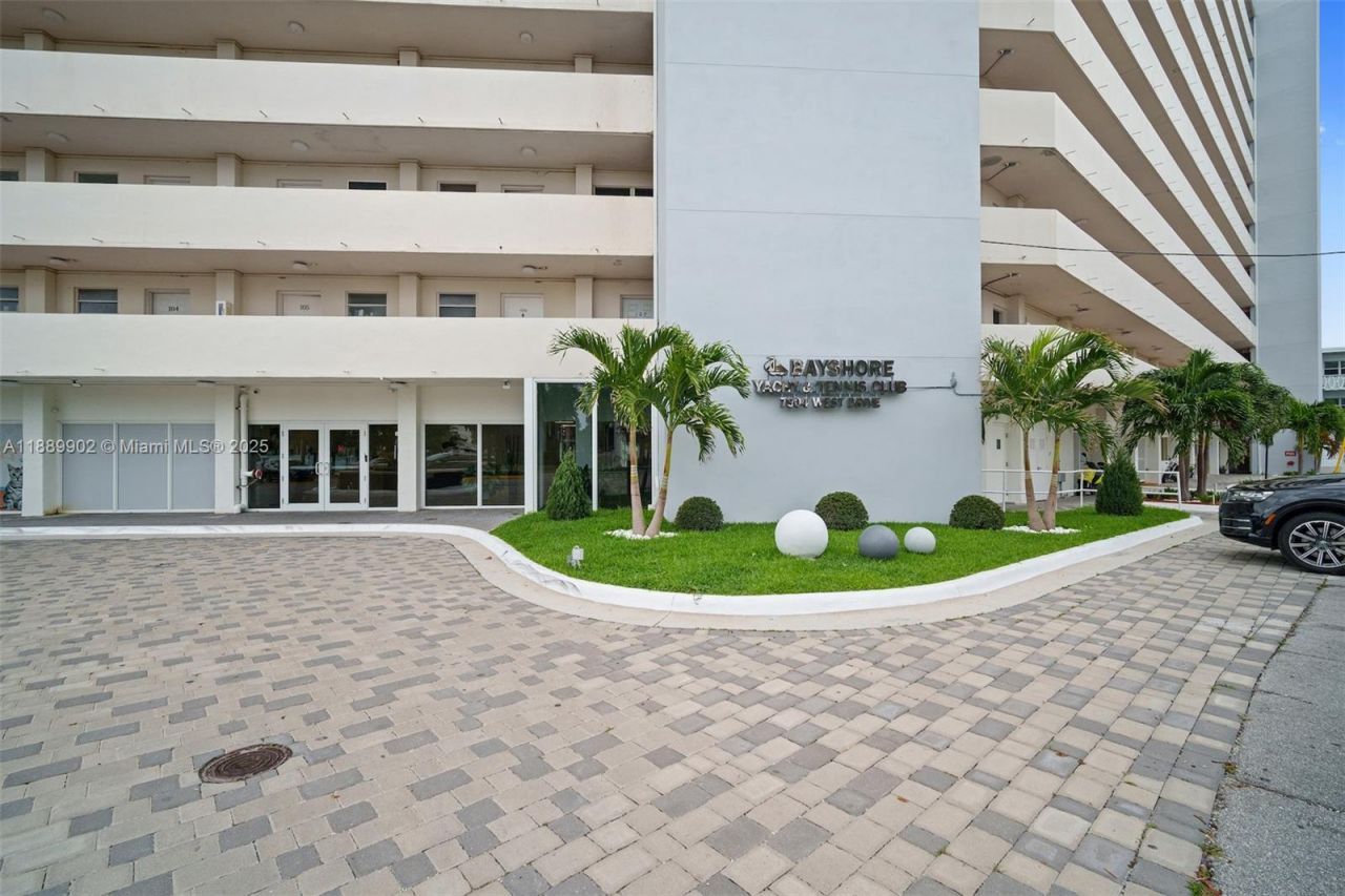 7904 West Dr, Unit 405, North Bay Village, FL 33141 Photo