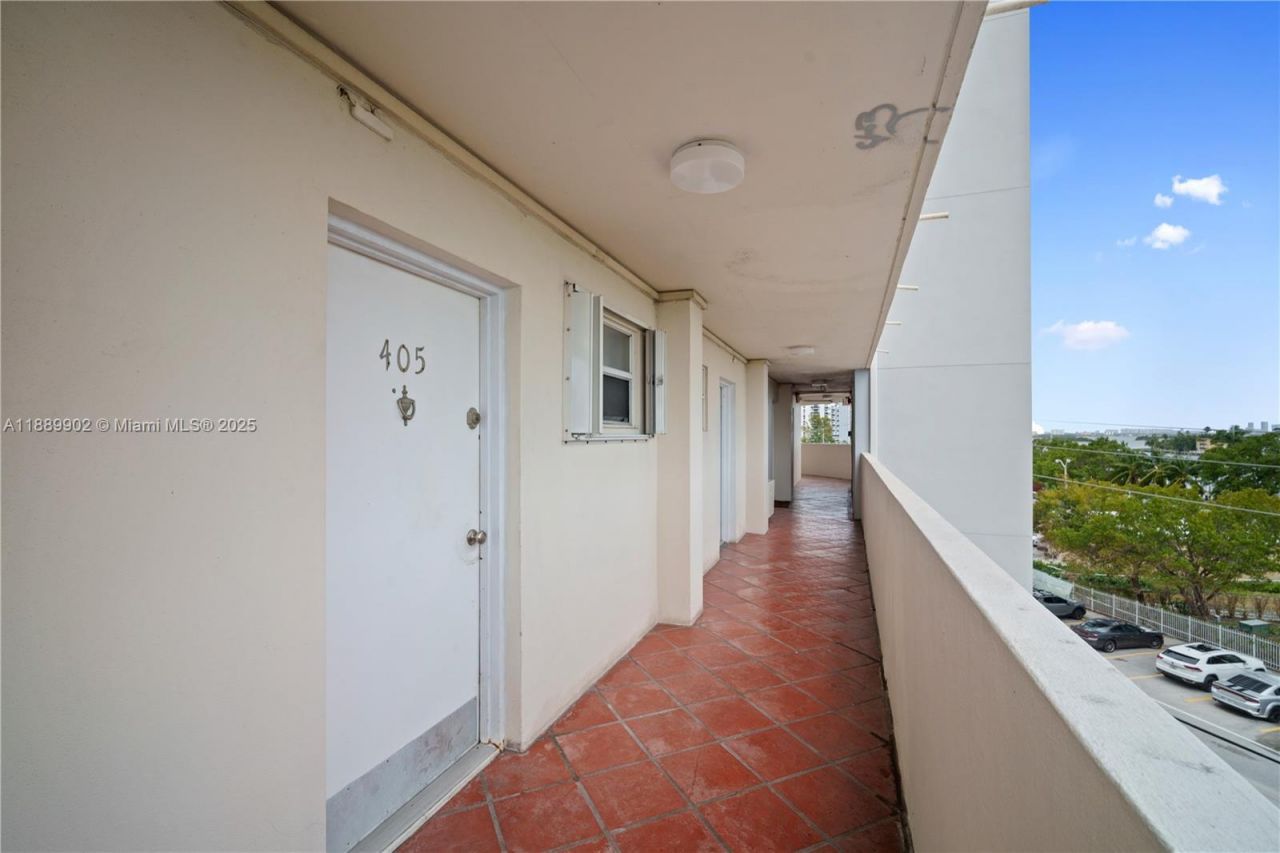 7904 West Dr, Unit 405, North Bay Village, FL 33141 Photo