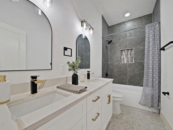 1130 E Hattie Street, Fort Worth, TX 76104