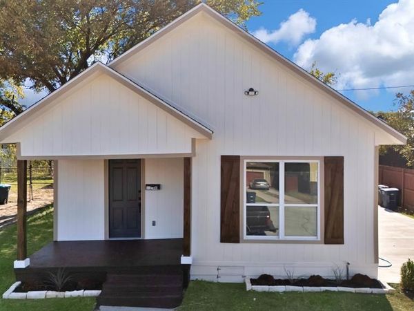 1130 E Hattie Street, Fort Worth, TX 76104