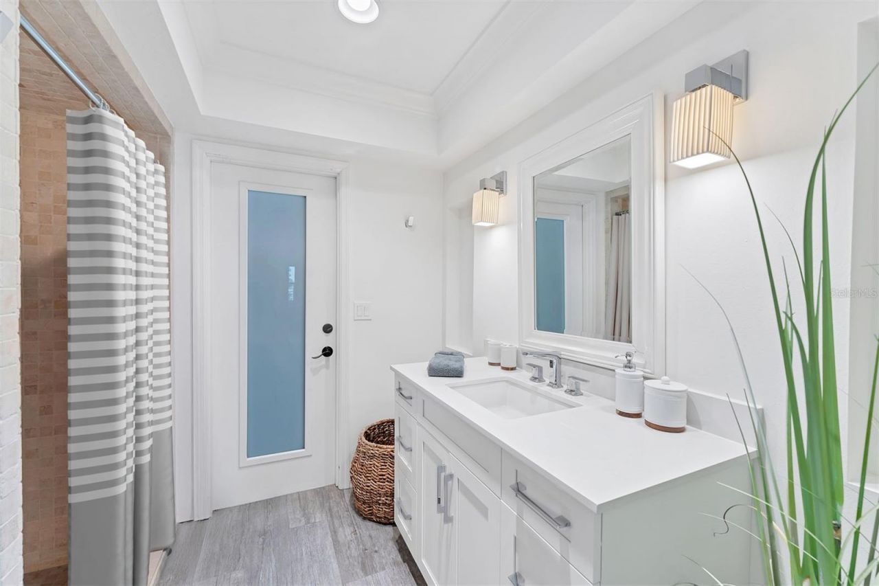 312 Yacht Harbor Drive, Osprey, FL 34229 Photo