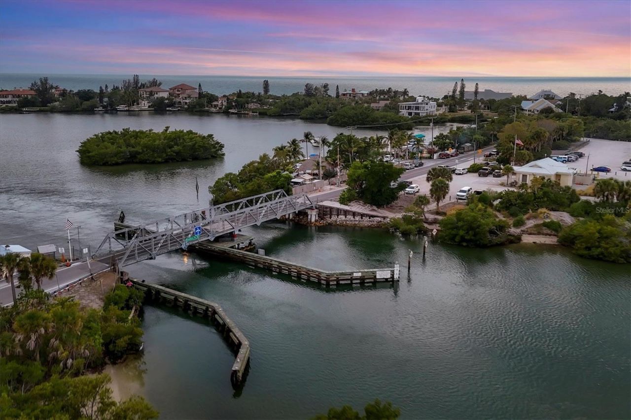 312 Yacht Harbor Drive, Osprey, FL 34229 Photo