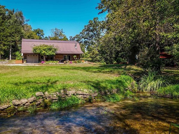 2338 Jefferson Road, Manchester, IA 52057