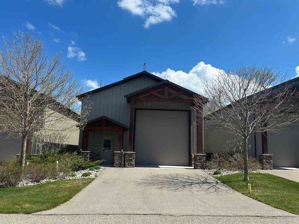 5422 Collectibles Court, Bay Harbor, MI 49770