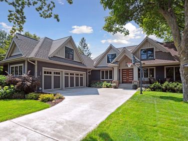 154 Babcock Lane, Wayzata, MN 55391