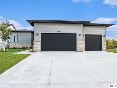 8710 Dragonfly Lane, Lincoln, NE 68526