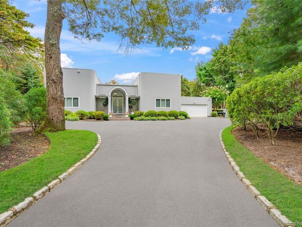 9 Peacock Path, East Quogue, NY 11942