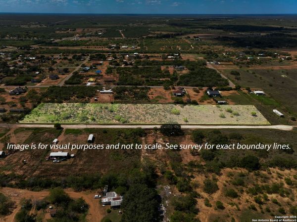 311 County Road 1647, Moore, TX 78057