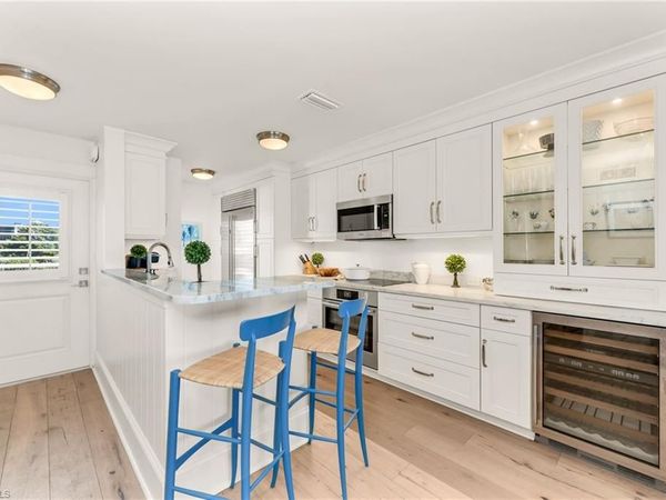 2121 Gulf Shore BLVD N, Unit 206, NAPLES, FL 34102