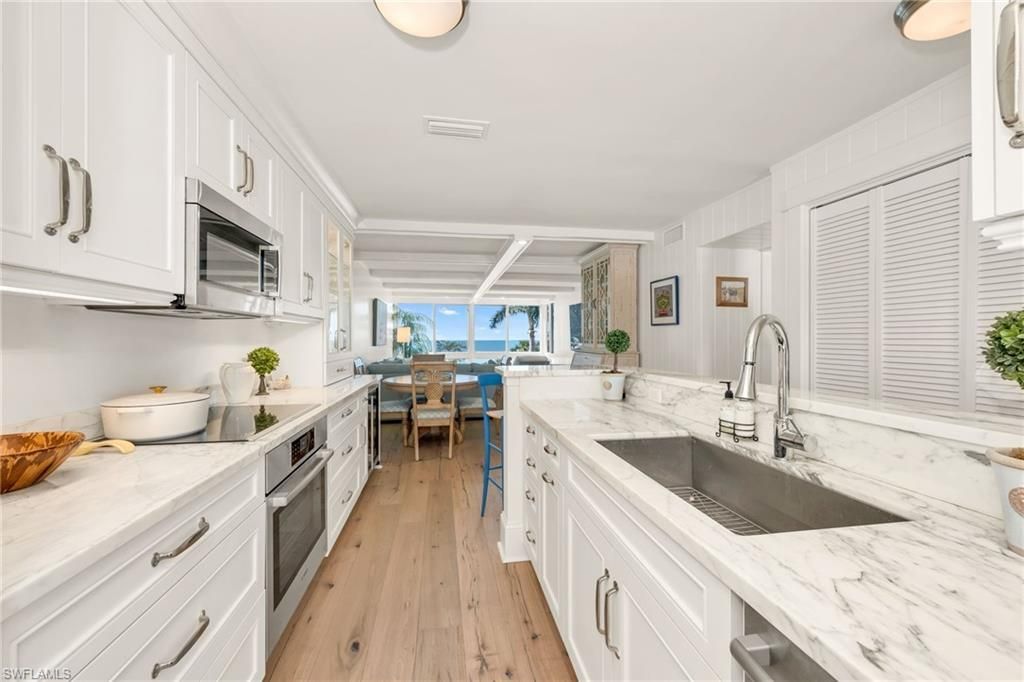 2121 Gulf Shore Blvd N, Unit 206, Naples, FL 34102 Photo