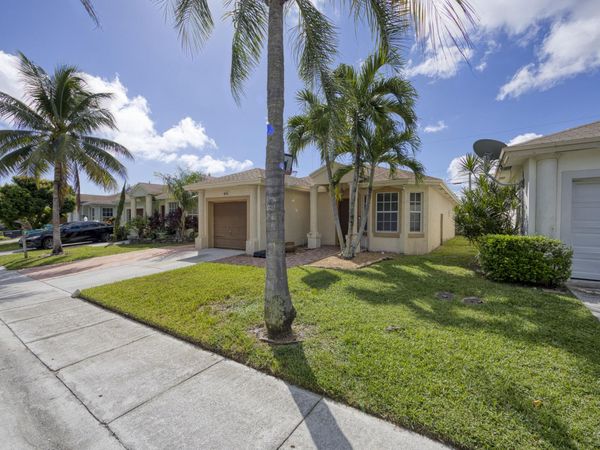 416 S Circle Drive S, Boynton Beach, FL 33435