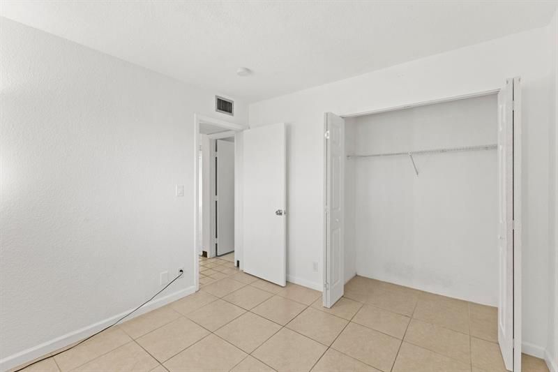2106 S Cypress Bend Drive, Unit 506, Pompano Beach, FL 33069 Photo