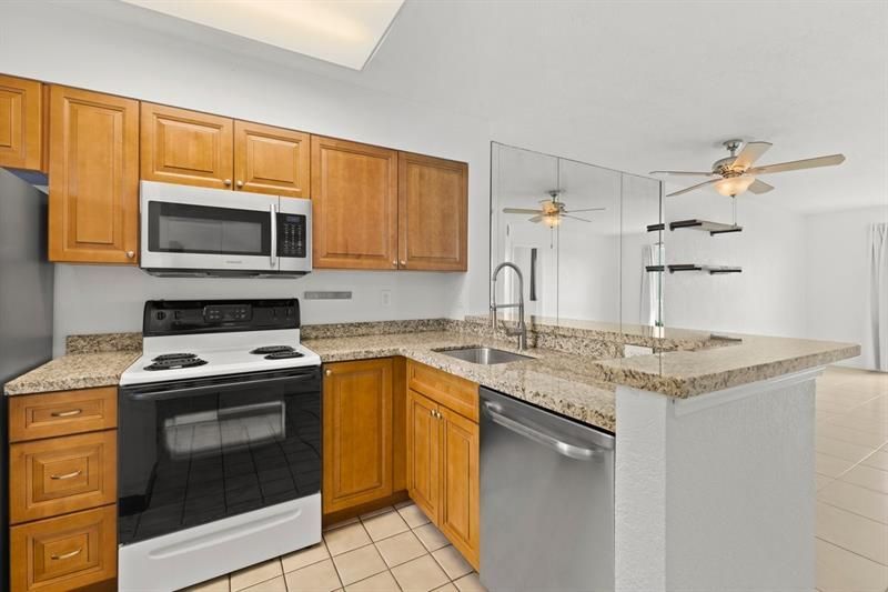 2106 S Cypress Bend Drive, Unit 506, Pompano Beach, FL 33069 Photo