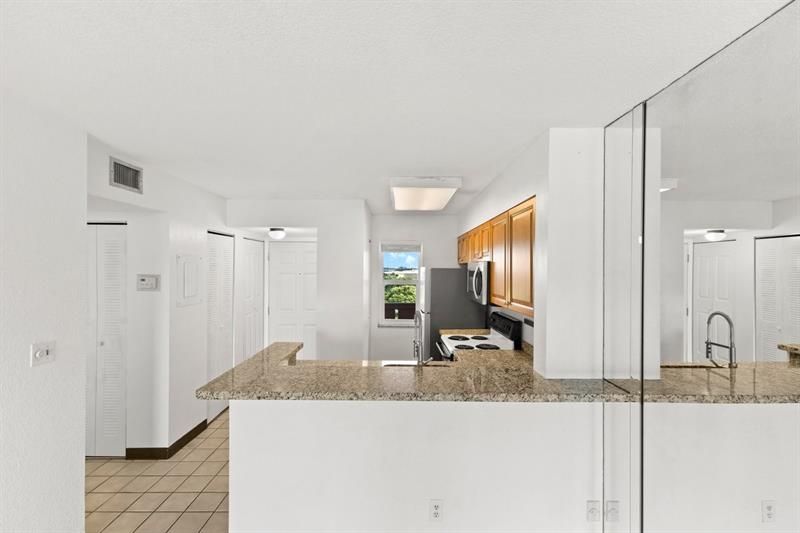 2106 S Cypress Bend Drive, Unit 506, Pompano Beach, FL 33069 Photo