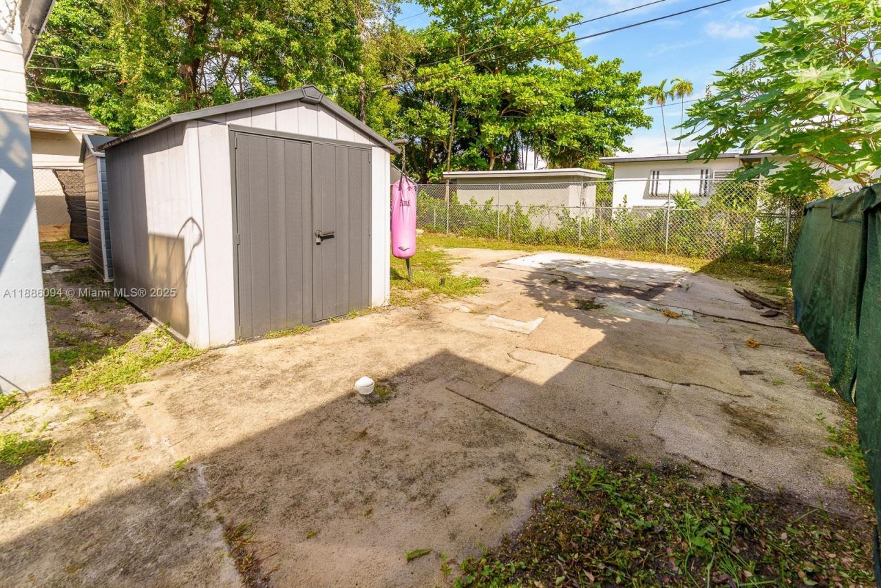 1737-1739 NW 47th Ter, Miami, FL 33142 Photo