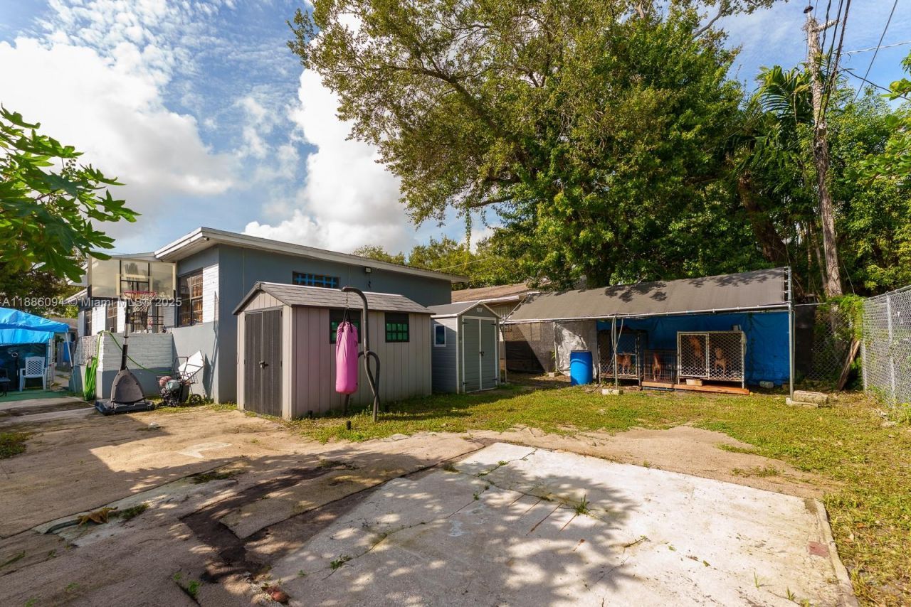 1737-1739 NW 47th Ter, Miami, FL 33142 Photo