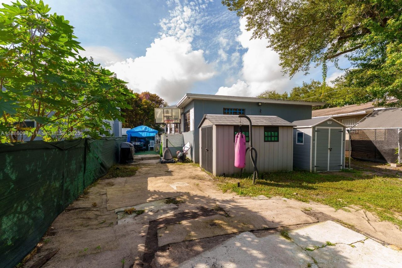 1737-1739 NW 47th Ter, Miami, FL 33142 Photo