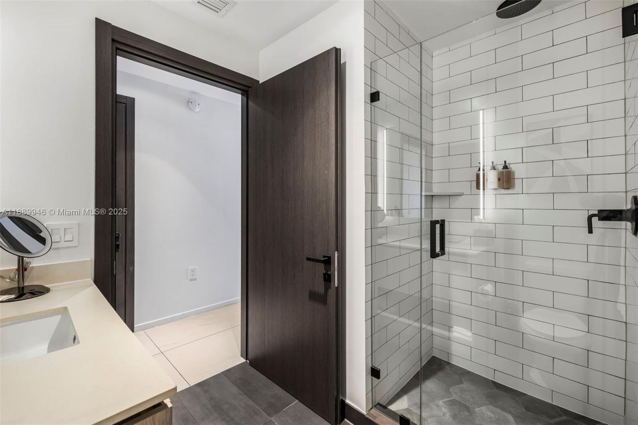 398 NE 5th St, Unit 1407, Miami, FL 33132 Photo