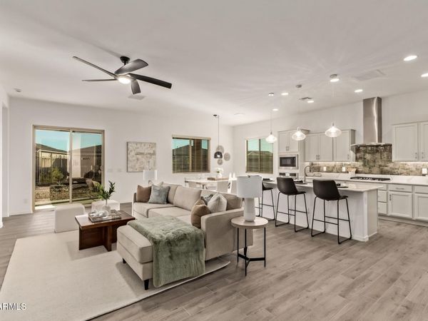 18119 W SILVERWOOD Drive, Goodyear, AZ 85338