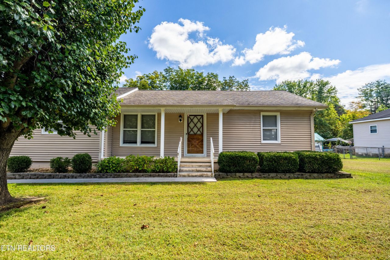 218 Doris Lane, Maryville, TN 37803 Main Photo