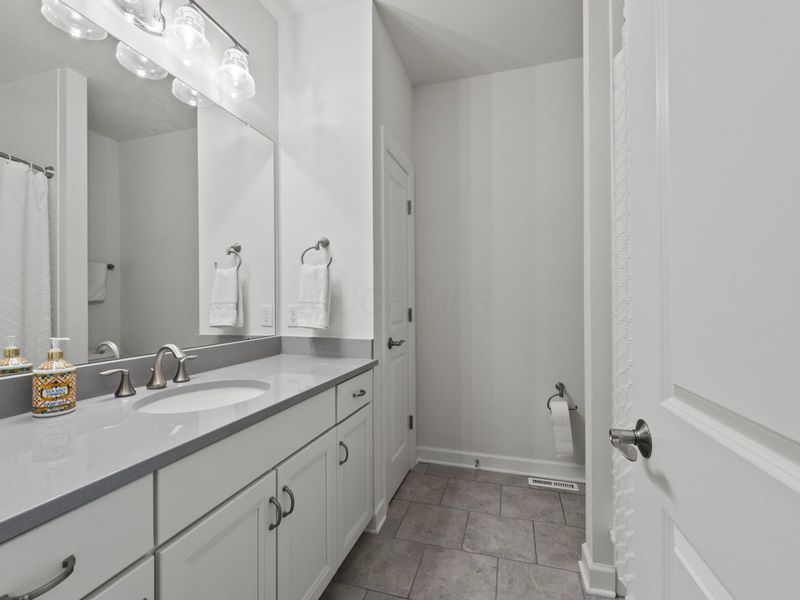 7678 Gateway Boulevard, Powell, OH 43065 Photo 26