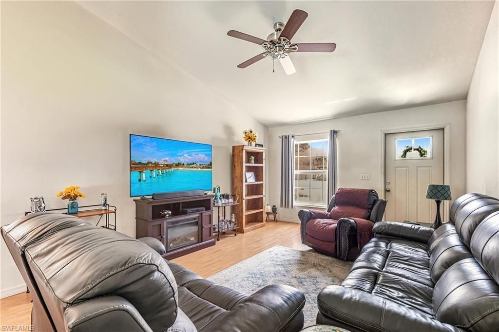 513 SE 27th Ter, Cape Coral, FL 33904 Photo