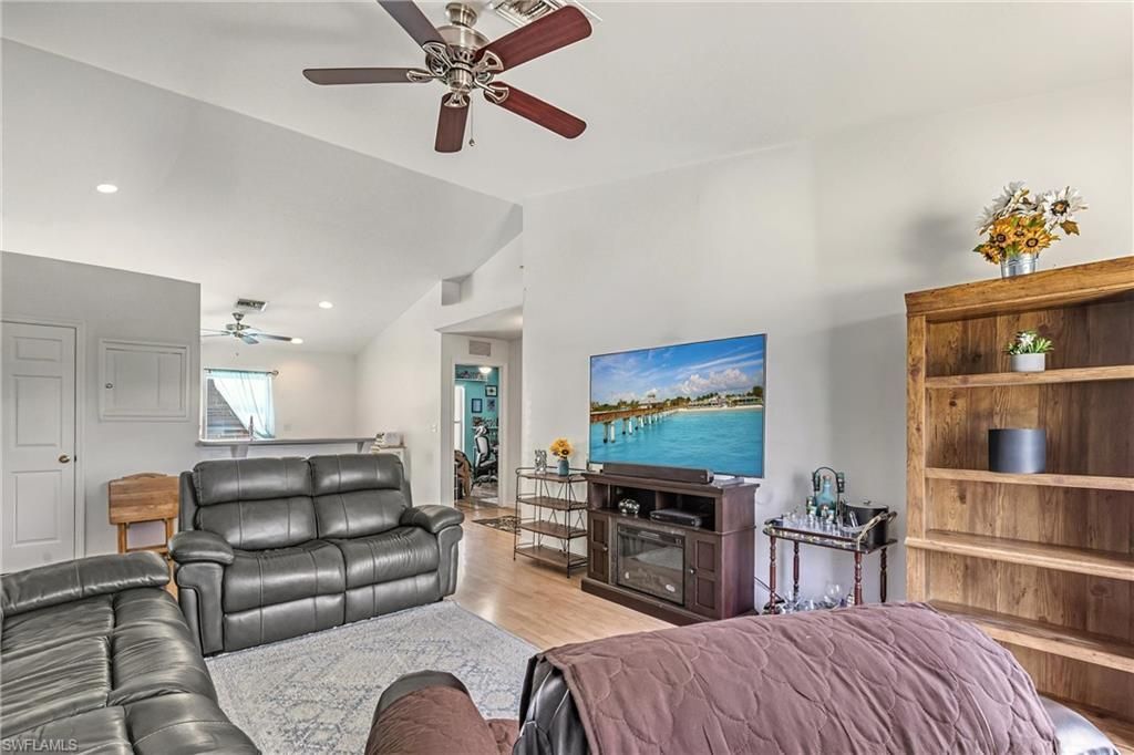 513 SE 27th Ter, Cape Coral, FL 33904 Photo