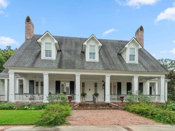 5376 Live Oak Dr, St Francisville, LA 70775